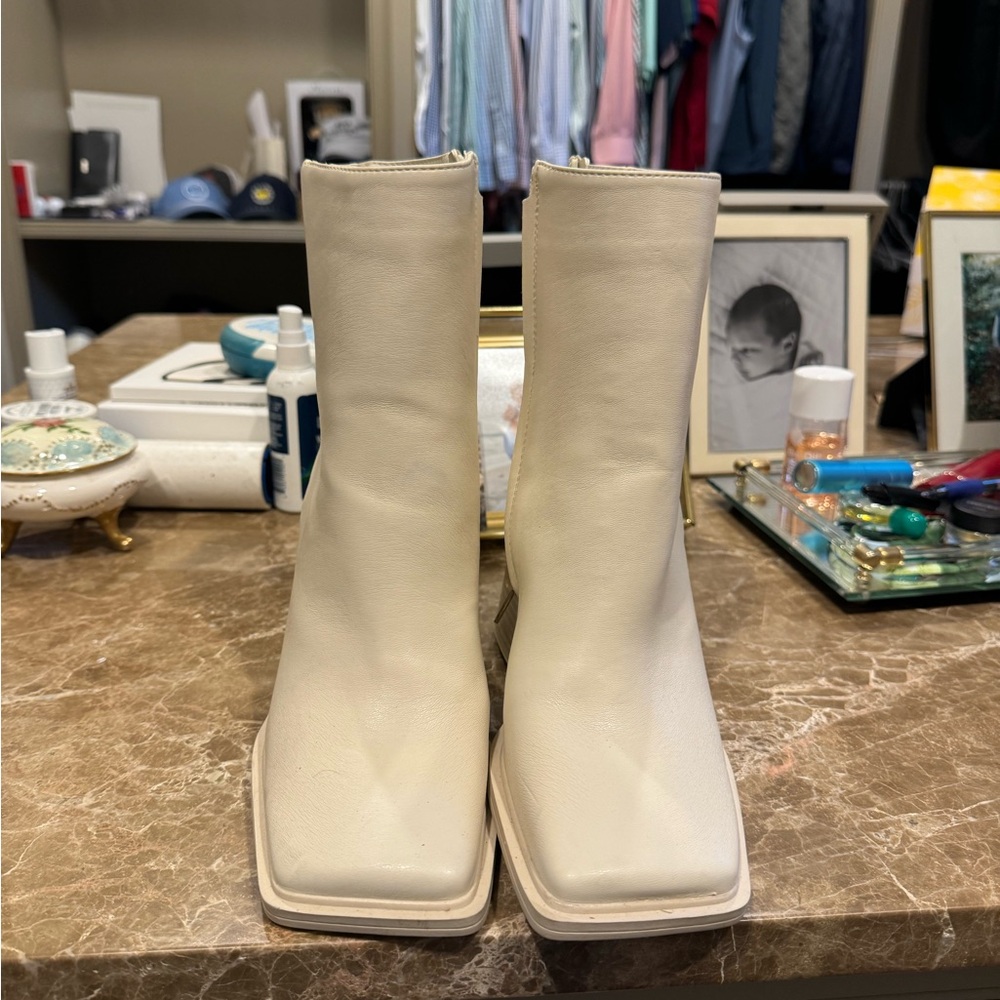 Circus Square toe boot 7.5 NEW